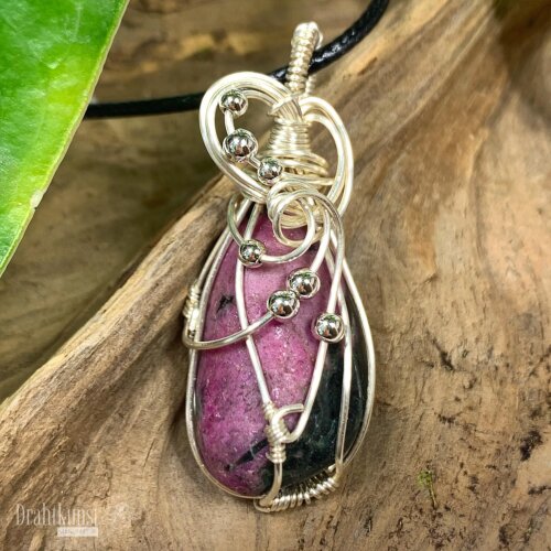 liebevoll handgefertigter Schmuck Anhänger - ein Drahtschmuck Unikat der Drahtkunst Manufaktur