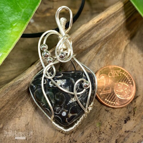 liebevoll handgefertigter Schmuck Anhänger - ein Drahtschmuck Unikat der Drahtkunst Manufaktur