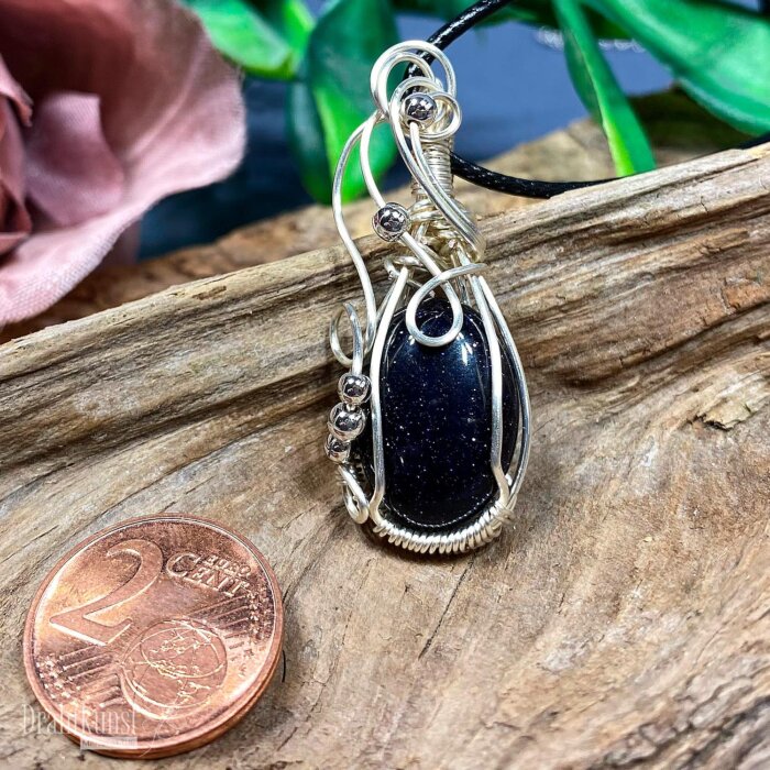 liebevoll handgefertigter Schmuck Anhänger - ein Drahtschmuck Unikat der Drahtkunst Manufaktur