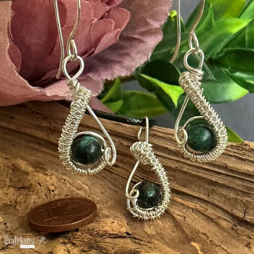 Handgefertigtes Smaragd Schmuckset mit Anhänger und Ohrringen in 935er Silber