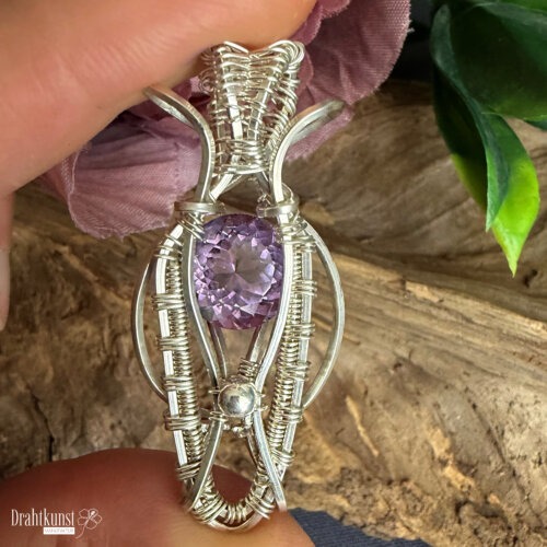 Facettierter Amethyst mit 5,9 Karat im handgeformten 935er Silberdraht