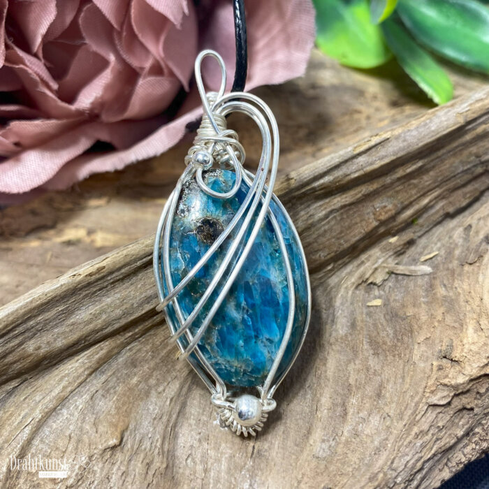 liebevoll handgefertigter Schmuck Anhänger - ein Drahtschmuck Unikat der Drahtkunst Manufaktur