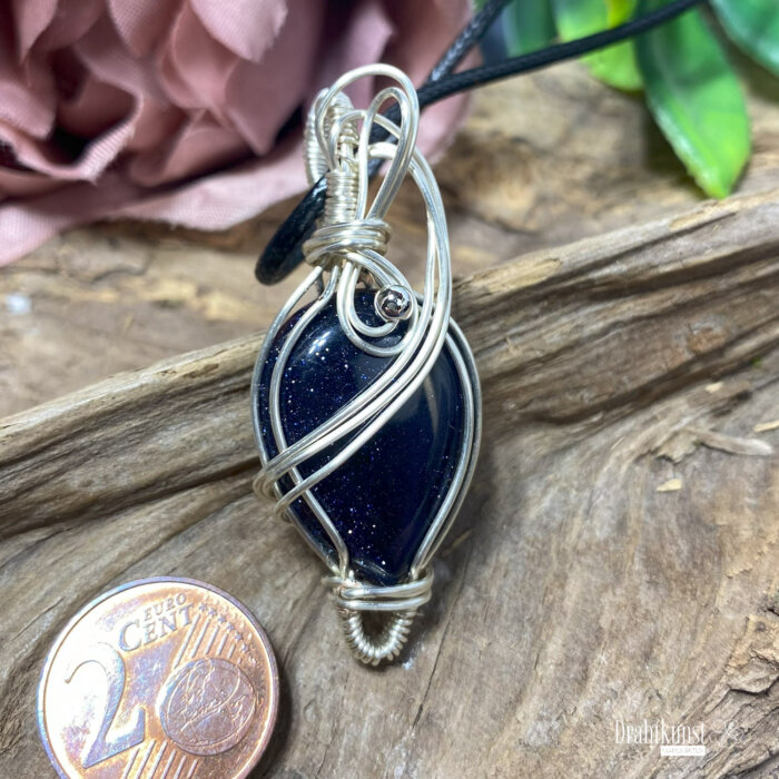 liebevoll handgefertigter Schmuck Anhänger - ein Drahtschmuck Unikat der Drahtkunst Manufaktur