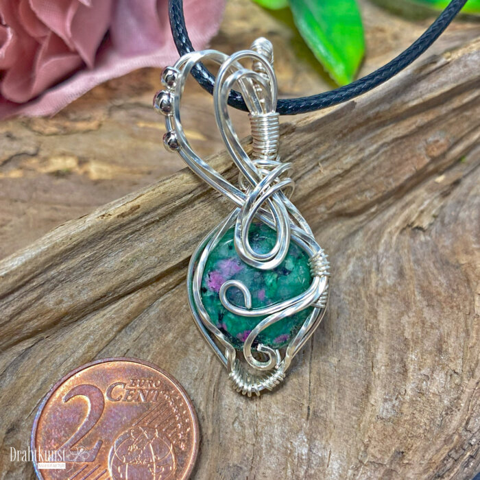 liebevoll handgefertigter Schmuck Anhänger - ein Drahtschmuck Unikat der Drahtkunst Manufaktur