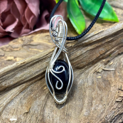 liebevoll handgefertigter Schmuck Anhänger - ein Drahtschmuck Unikat der Drahtkunst Manufaktur