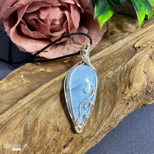 liebevoll handgefertigter Schmuck Anhänger - ein Drahtschmuck Unikat der Drahtkunst Manufaktur