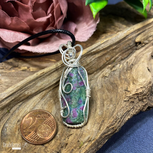 liebevoll handgefertigter Schmuck Anhänger - ein Drahtschmuck Unikat der Drahtkunst Manufaktur