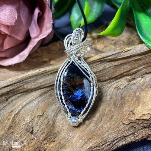 liebevoll handgefertigter Schmuck Anhänger - ein Drahtschmuck Unikat der Drahtkunst Manufaktur