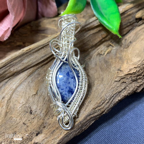 liebevoll handgefertigter Schmuck Anhänger - ein Drahtschmuck Unikat der Drahtkunst Manufaktur