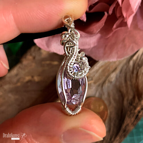 liebevoll handgefertigter Schmuck Anhänger - ein Drahtschmuck Unikat der Drahtkunst Manufaktur