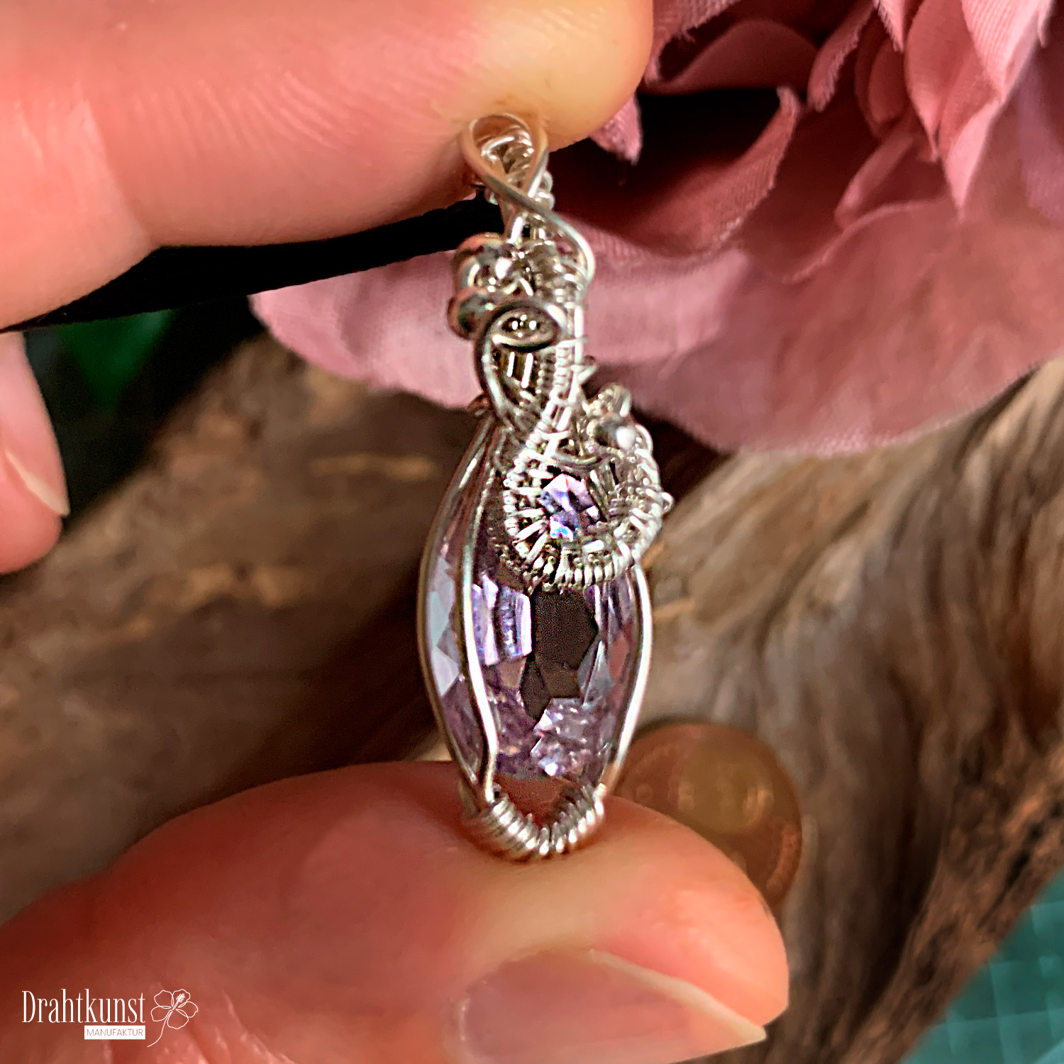 liebevoll handgefertigter Schmuck Anhänger - ein Drahtschmuck Unikat der Drahtkunst Manufaktur